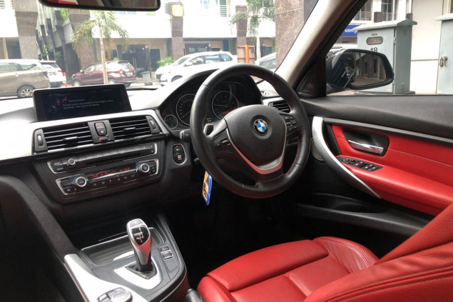 BMW SERIE 3 F30 328i AT 2013