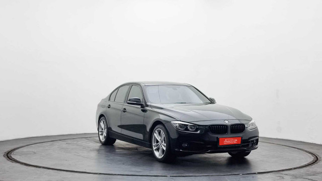 BMW SERIE 3 320i CKD AT 2019