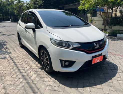 HONDA JAZZ 1.5L RS AT 2016