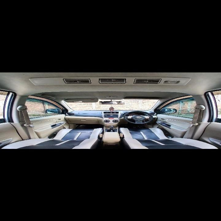 Daihatsu Xenia 1.3L R STD Manual 2015