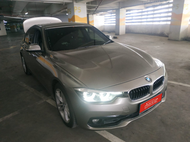 BMW 320i SPORT AT 2019