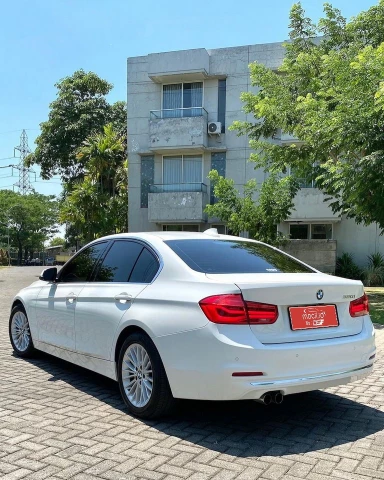 BMW 320I 2.0L LUXURY AT 2018