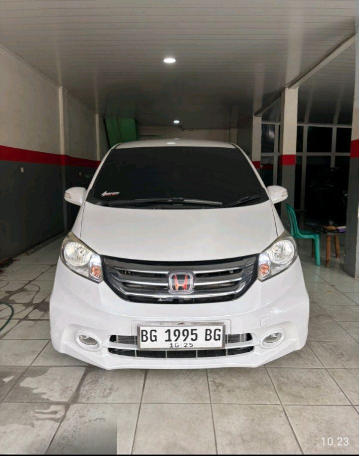 Honda Freed 1.5L E Automatic 2015