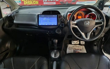 HONDA JAZZ RS 1.5L AT 2014