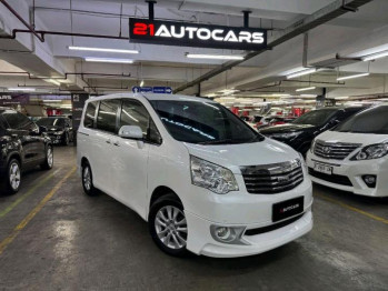 Toyota Voxy 2.0L Automatic 2014