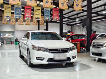 Honda Accord 2.4L i-VTEC Automatic 2013