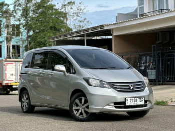Honda Freed 1.5L E Automatic 2010