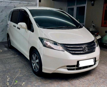 Honda Freed 1.5L E Automatic 2011