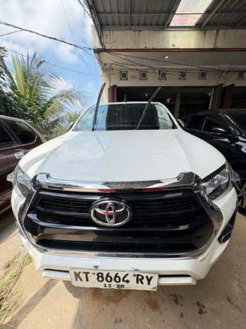 Toyota Hi-Lux DOUBLE CABIN 2.4 G (4X4) DSL M/T Manual 2023