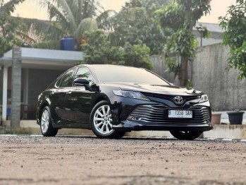 Toyota Camry 2.5L V Automatic 2021