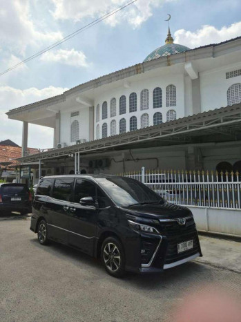 Toyota Voxy 2.0L Automatic 2018