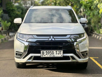 Mitsubishi Outlander PHEV 2.4L Automatic 2019