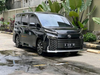 Toyota Voxy 2.0L Automatic 2022