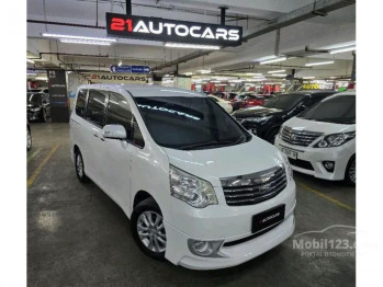 Toyota Voxy 2.0L Automatic 2015