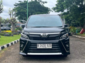 Toyota Voxy 2.0L Automatic 2018