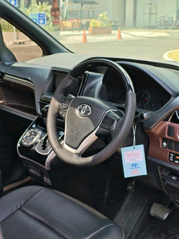 Toyota Voxy 2.0L Automatic 2020