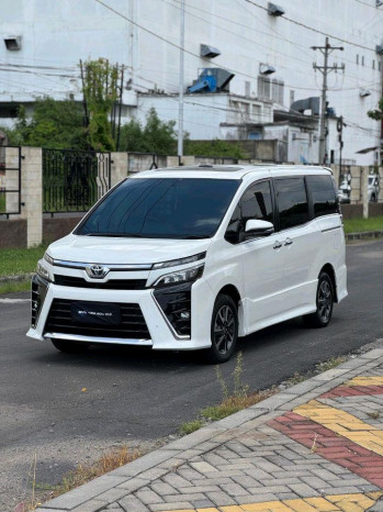 Toyota Voxy 2.0L Automatic 2018