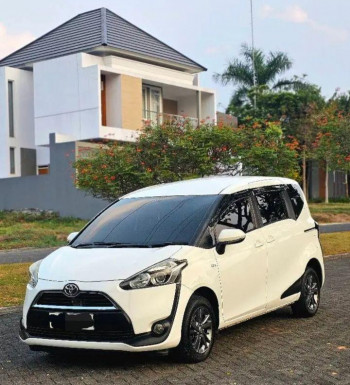 Toyota Sienta 1.5L G Automatic 2016