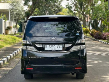 Toyota Vellfire 2.5L HEV Automatic 2010