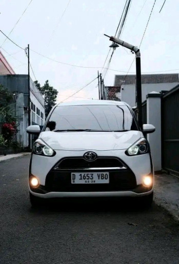 Toyota Sienta 1.5L V Manual 2017