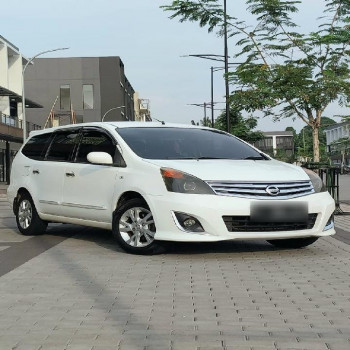 Nissan Grand Livina XV Automatic 2013