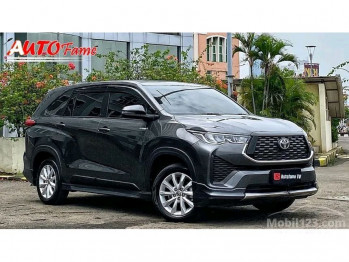 Toyota Innova 2.0L Q HV Modellista Zenix Automatic 2024
