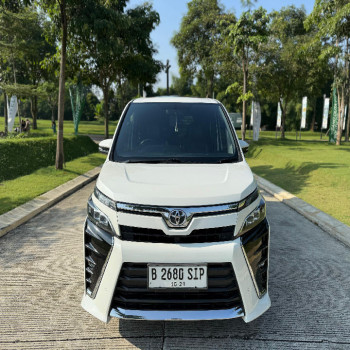 Toyota Voxy 2.0L Automatic 2019
