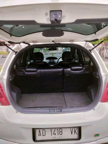 Toyota Yaris 1.5L E Manual 2011