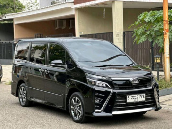 Toyota Voxy 2.0L Automatic 2018