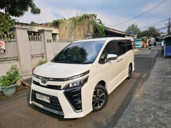 Toyota Voxy 2.0L Automatic 2019