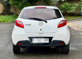 Mazda Mazda2 1.5L V Automatic 2012