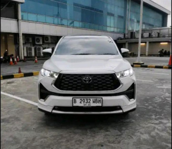 Toyota Innova 2.0L Q HV Modellista Zenix Automatic 2024