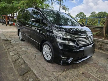 Toyota Vellfire 2.5L G Automatic 2010