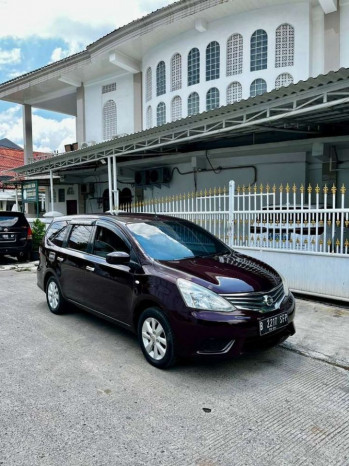 Nissan Grand Livina XV Automatic 2015