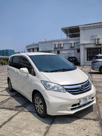Honda Freed 1.5L E Automatic 2012