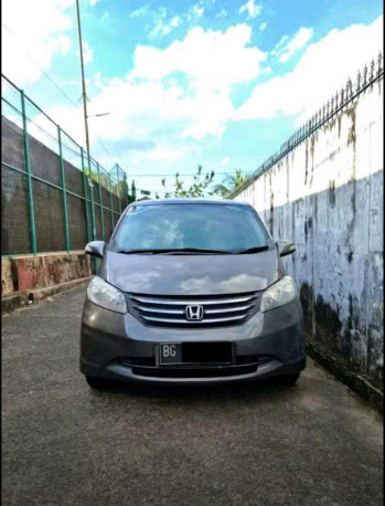 Honda Freed 1.5L S Automatic 2012