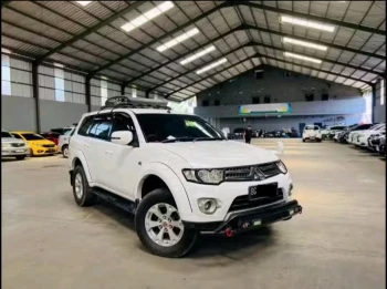 Mitsubishi Pajero Sport 2.5L GLX 4x4 Manual 2013