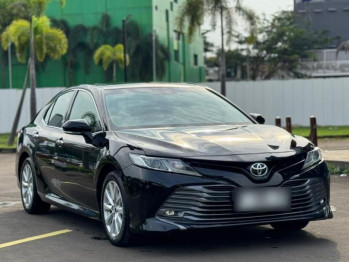 Toyota Camry 2.5L V Automatic 2019