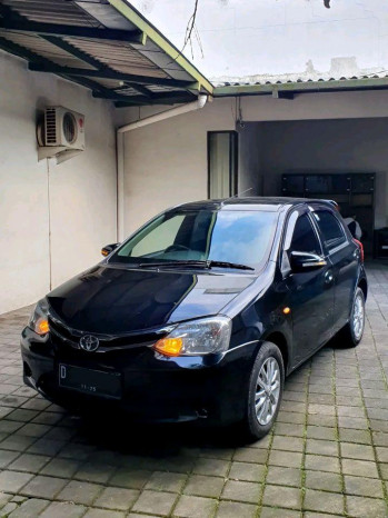 Toyota Etios Valco 1.2L E Manual 2015
