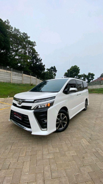 Toyota Voxy 2.0L Automatic 2021