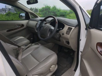 Toyota Innova 2.0L V Bensin Automatic 2014
