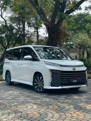 Toyota Voxy 2.0L Automatic 2022