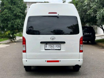 Toyota Hiace Commuter Manual 2024