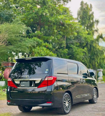 Toyota Alphard 2.4L G Automatic 2010