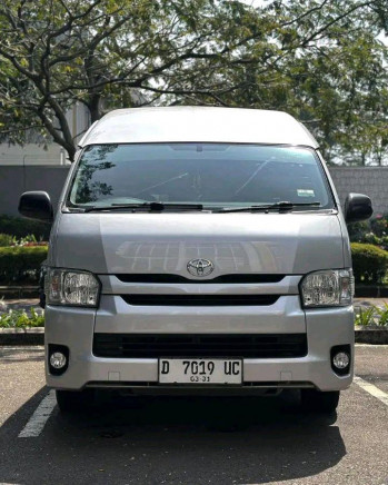 Toyota Hiace Commuter Manual 2021