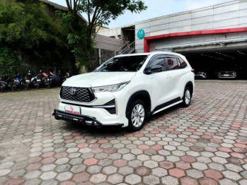 Toyota Innova 2.0L V HV Modellista Zenix Automatic 2024
