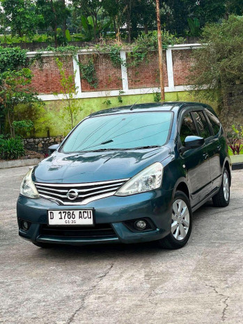 Nissan Grand Livina XV Automatic 2014