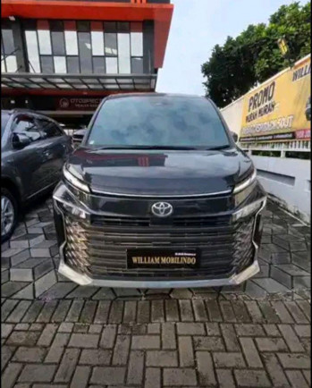 Toyota Voxy 2.0L Automatic 2022