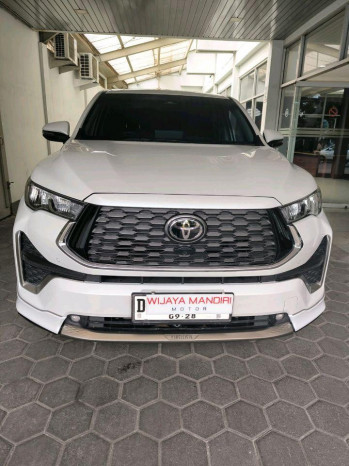 Toyota Innova 2.0L Q HV Modellista Zenix Automatic 2023