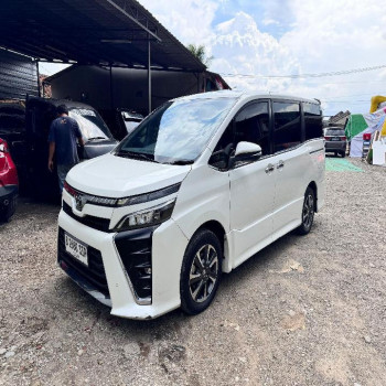Toyota Voxy 2.0L Automatic 2019